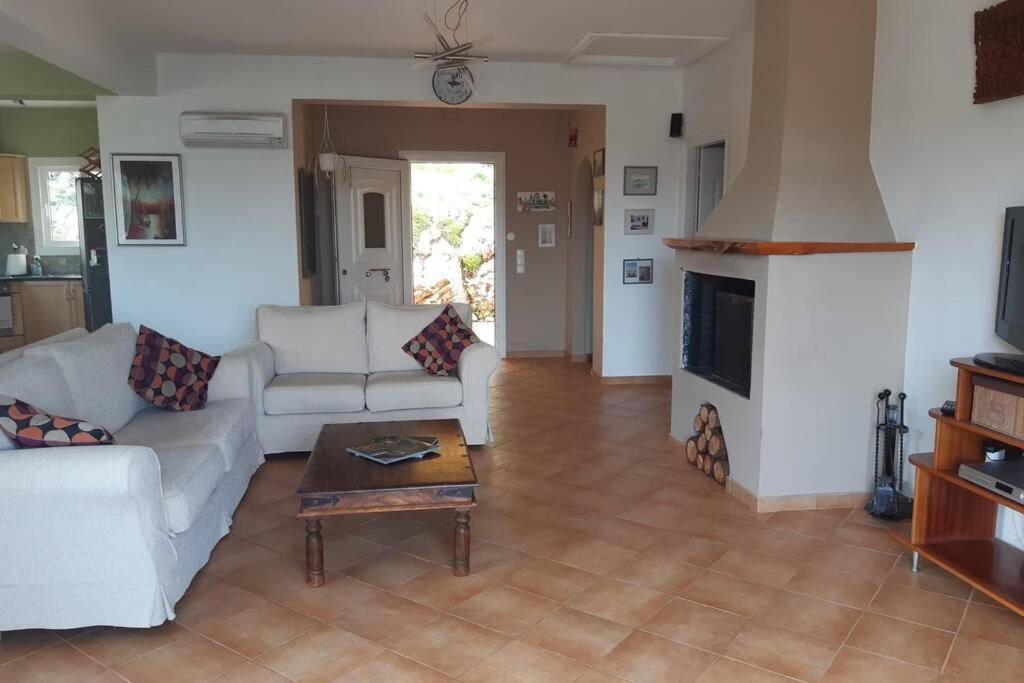 Villa Sunrise With Stunning Views And Private Pool Katokhorion  Exterior photo